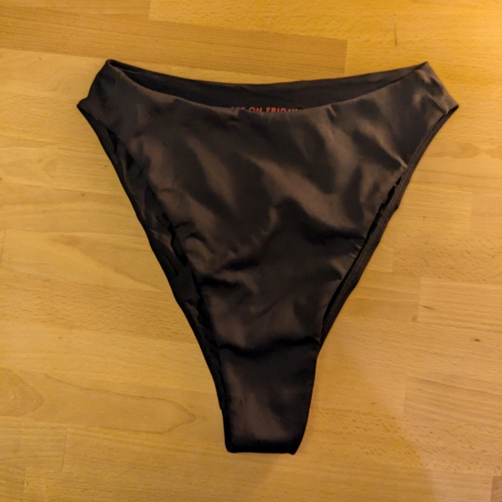 Left on Friday throwback bottom, black